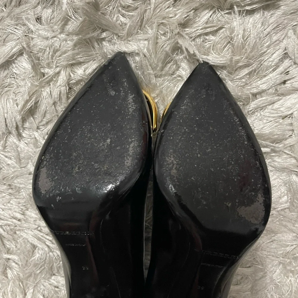 Burberry Flanagan D-Ring Pumps. Made in Italy. Size: US 8 1/2, UK 6, EUR 39 - Picture 5 of 16